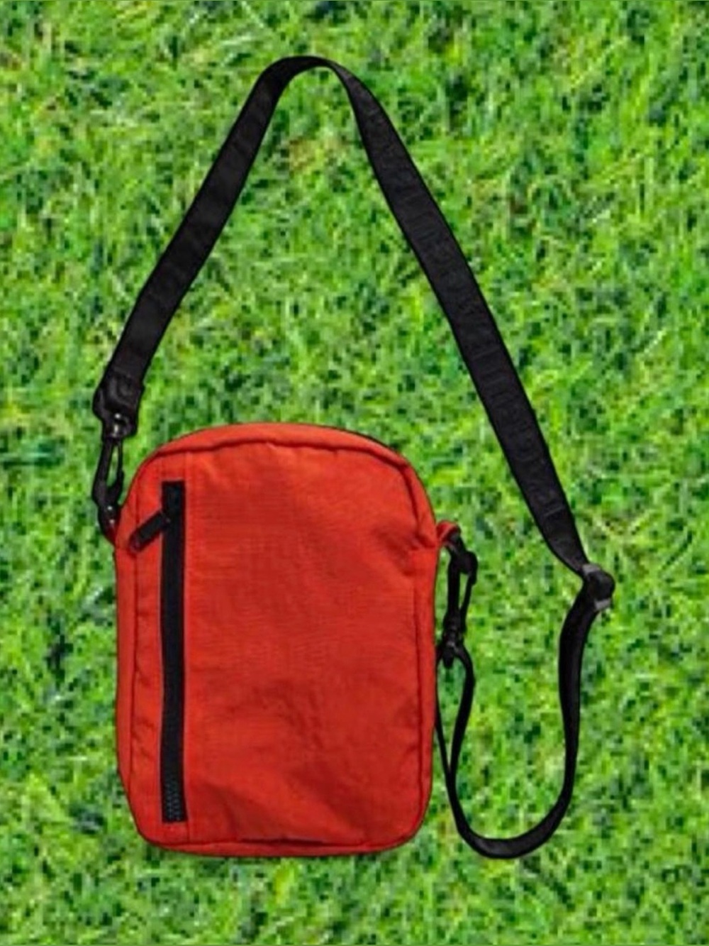 BAGGU sport bag in tomato